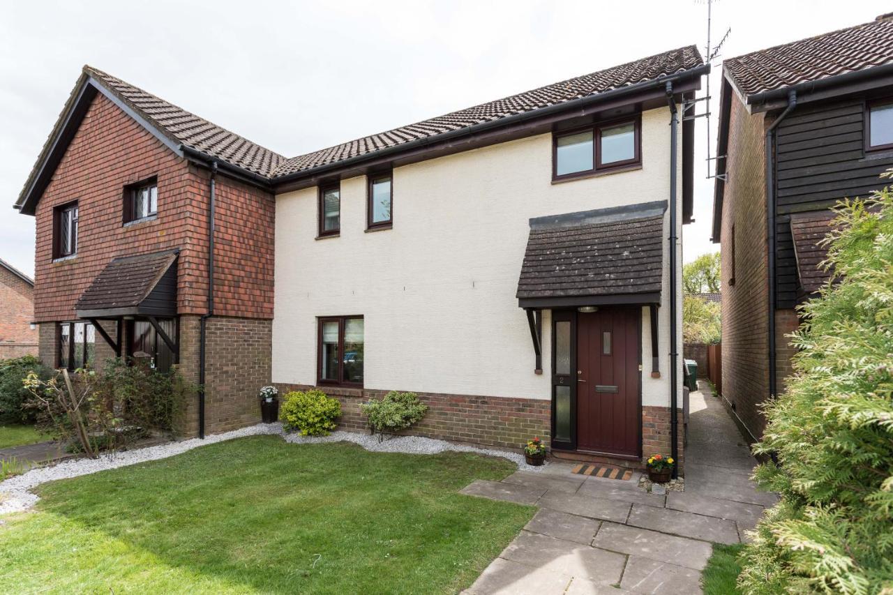 Grassmere - 3 Bed House With Private Garden Horley Dış mekan fotoğraf