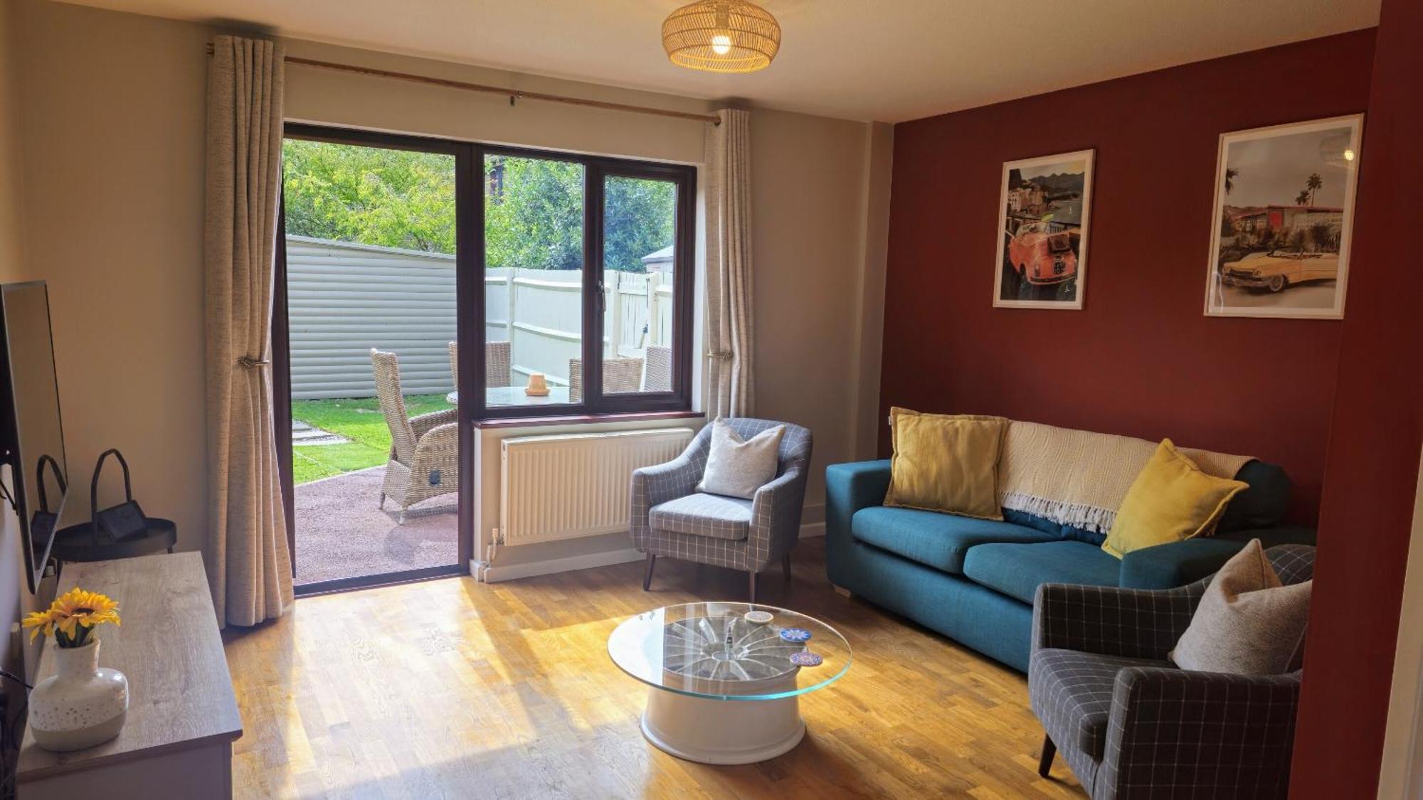 Grassmere - 3 Bed House With Private Garden Horley Dış mekan fotoğraf